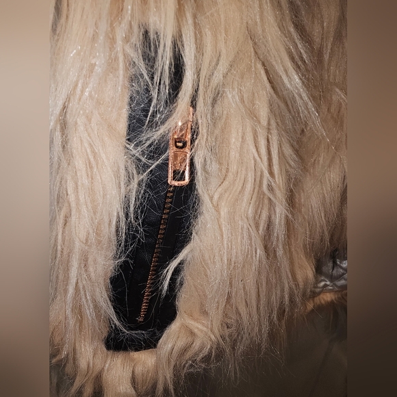 CHASER Faux Fur Moto Jacket Women’s Small – Beige Black Colorblock Shaggy Zip Co - Picture 3 of 13